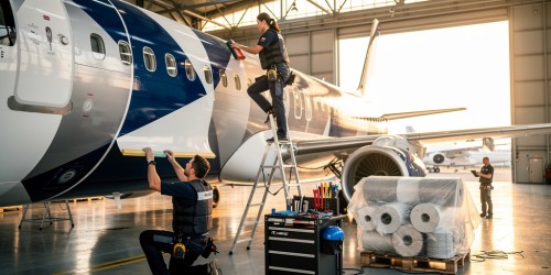 Envelopamento de aviões: o que empresas precisam saber